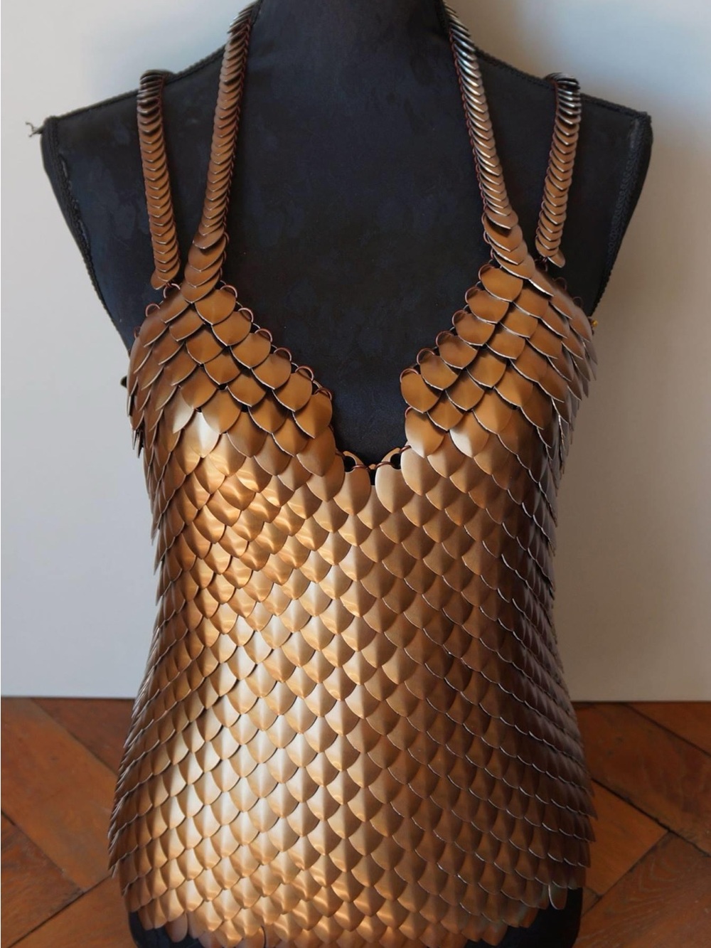 Handcrafted Top Anodized Bronze Scale Maile Crossback Armour - Picture 11 of 12